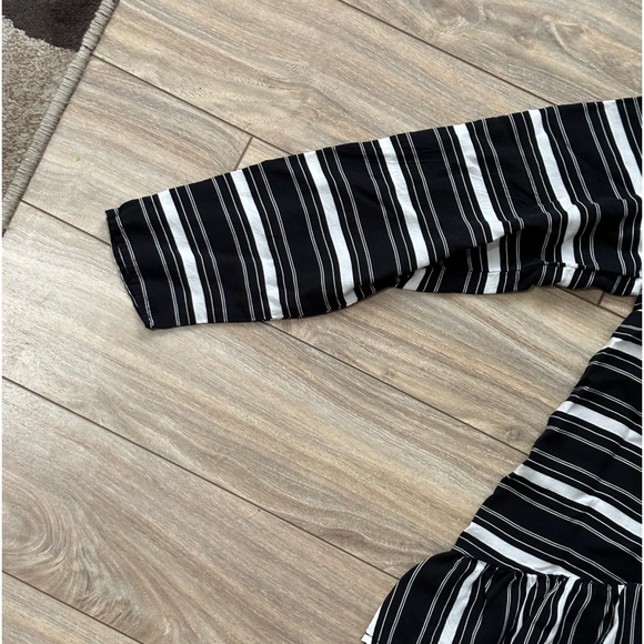 Gap Black & White Striped Long Sleeve Peplum Blouse Size Small - Picture 3 of 12